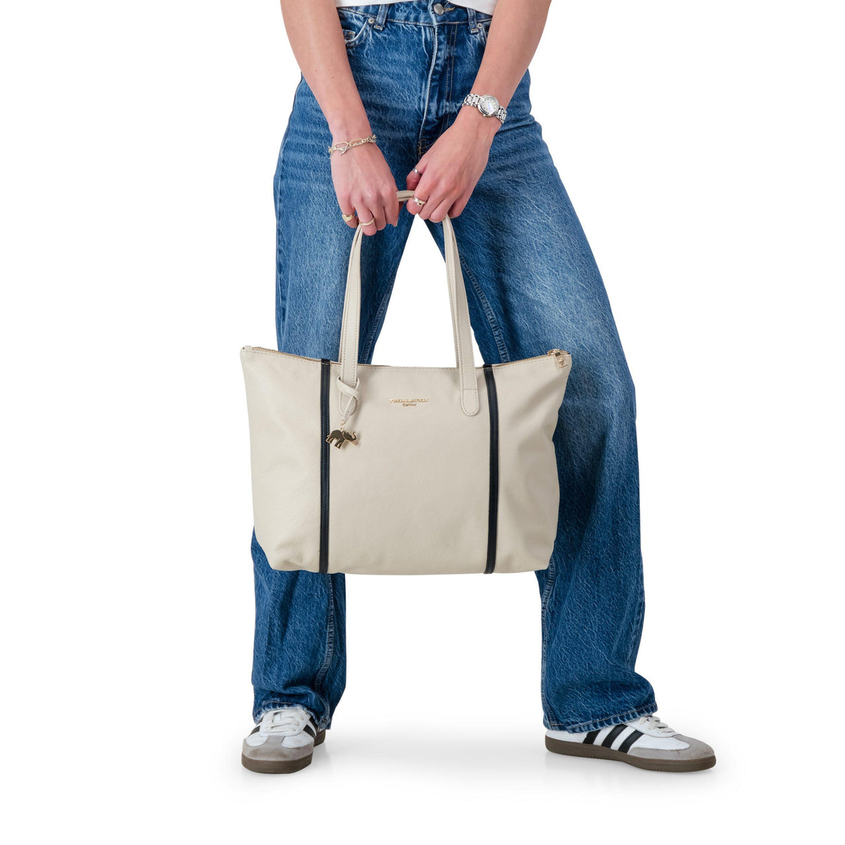 #Color_cream & black